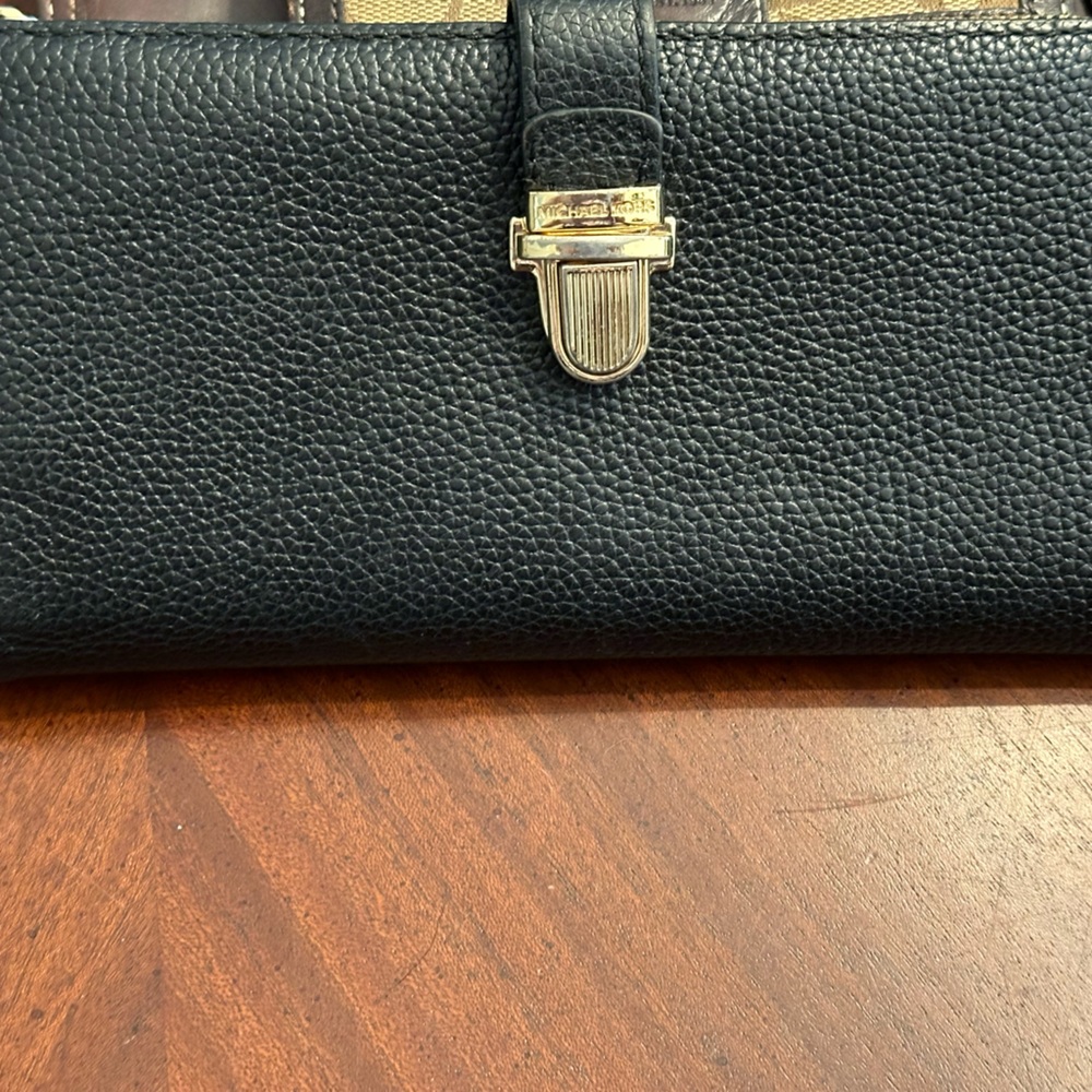 Michael Kors Wallet (previously owned)